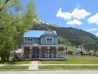 Beautifully restored Victorian Mountain home furnished with authentic antiques! Hotels in Silverton