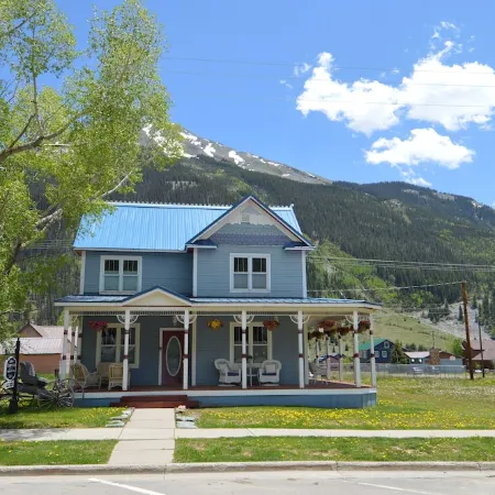 Beautifully restored Victorian Mountain home furnished with authentic antiques!