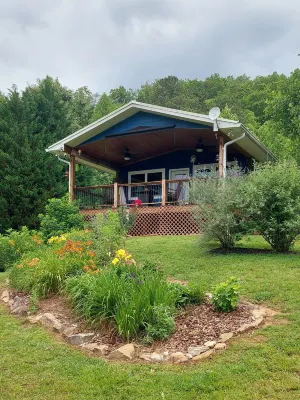 Blue Mountain Cottage near Deep Creek Campground Hotels near Mingus Mill