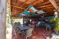 Sunrise Beach Resort #12- same beach as Atlantis! Villa Bella Vista-Safe Haven
