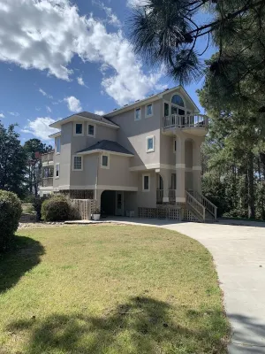 Fall Special-Free Heated Pool, Free Linens, Free Cleaning, Reduced Rate, 5 Bdrms Hotels in Corolla