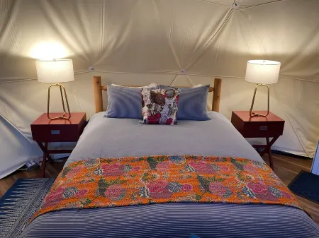 Cozy, Seasonal Geo-Dome with Heat/AC on Private Hiking paradise in Gunks. Отели в г. Гардинер