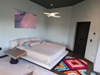 Modern luxury ski/golf paradise! 36 hole adjacent, 5 miles to skiing, 21ft spa!