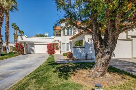 2 bedroom spacious Condo Отели рядом с достопримечательностью «Footloose Reflexology Massage»