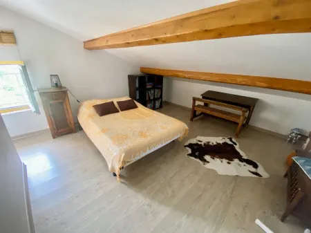 Gîte 4/5p, 2 bedrooms, private garden, shared pool