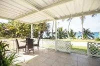 Beachfront Bliss 4-bedroom house with WiFi and AC in Aguada Aguada 호텔