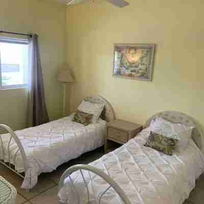 Grace Bay Prime Location 2 Bedroom Condo with Beach, Pool and Tennis access!! Rooms