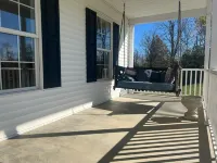 Spacious 5-bedroom country home in serene Williamstown near the Ark and lake