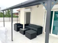 Villa Moderne de 2000m2 Avec Grande Piscine Chauffée Sécurisée Pour les Enfants Hotels in Saly Portudal