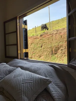 Very charme and comfort in the rock, in the paradise of Cunha.