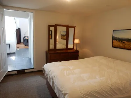 Silver Star Road Suites - Detached Two Bedroom Suite