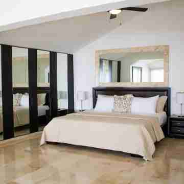 Spectacular,Spacious,Central Villa May on the Beach Rooms