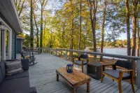 Jackson Lake Waterfront Oasis  with Stunning Views