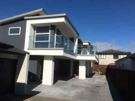 Executive Studio Retreat – 400m to the Beach