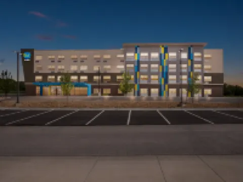 Tru by Hilton Kansas City Airport Hotels in May Township