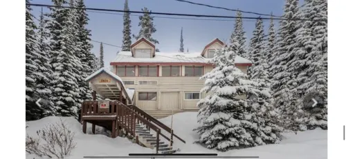 Cozy Big White Ski-In 1-bedroom condo. Sleeps 4-6+. RENOVATED! Pet-Friendly