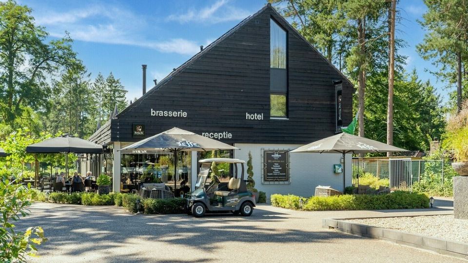 Luxury vacation home with bar billiards and sauna in wooded area