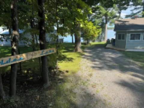 Beautiful Waterfront Cottage on Golden Lake