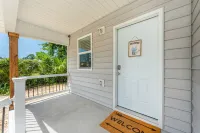 Stylish 2 bedroom home close 2 Dtown, NAS, and BCH
