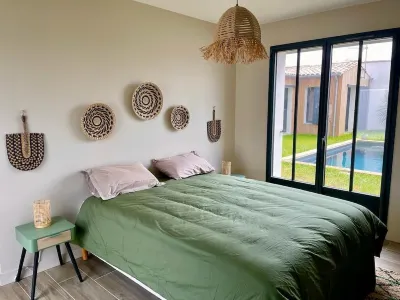 Jolie Maison Neuve, 4 Chambres, Piscine Chauffée