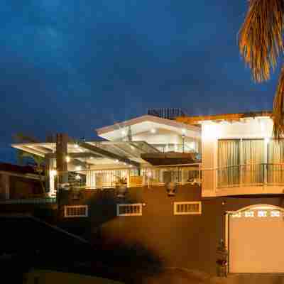 6 Bdr Villa / Rooftop with amazing views/ Centrally Located Hotel Exterior