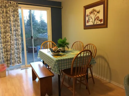 Nice Cozy Quiet House -2Tvs, Back Yard Отели рядом с достопримечательностью «Leviton Network Solutions»