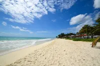 Villa Mariposa, private pool, Jacuzzi & hot tub