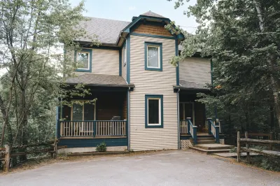 5BD Scani Chic! Mountain View! 6 mins to Skiing! Mont Tremblant Activity Centre附近的飯店