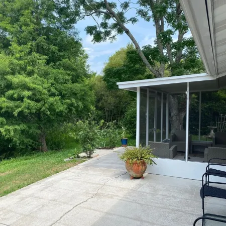 Beautiful Villa! On Wildlife Area, Natural Privacy! Close to Everything. Welcome