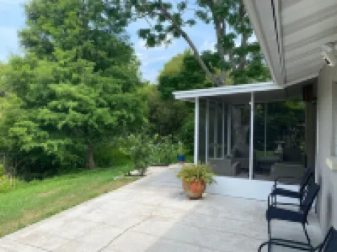 Beautiful Villa! On Wildlife Area, Natural Privacy! Close to Everything. Welcome