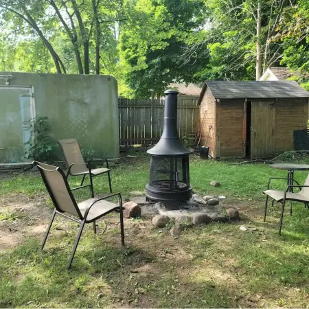 Rustic Cabin Across Innisfil Beach Park Отели в г. Иннисфил