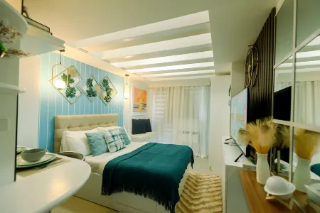 Azure North Condo: Balcony & Scenic Views Отели рядом с достопримечательностью «Don Honorio Ventura Technological State University, Sto. Tomas Campus»