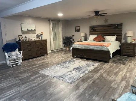 Relax on the edge of Little Red @ Griffin Little Red River Cabin