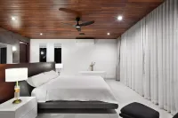 Brand New Beach front 5 bedroom house steps from the beach