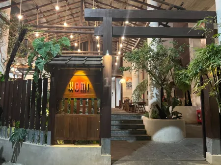 Komi House Homestay Отели рядом с достопримечательностью «Nguyen Dinh Chieu Walking Street»