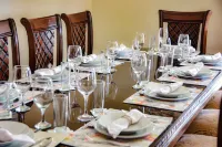 Private Gated Entrance, Pool, Jacuzzi Tubs, Awesome Views, 7 bedrooms villa