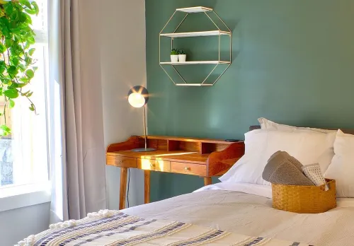 Zen Mountaire retreat, 1 bedroom, 1 bath, private parking