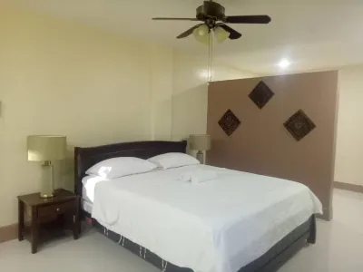 Spacious private and gated modern home within walking distance to beach/resorts. Hotel in zona Chocolate Hills View Point