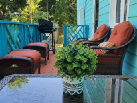 Todd’s Place Harbour Island Hotels in Dunmore Town