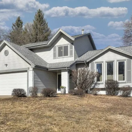 Newly Remodeled Home - 20 minutes from anywhere in Omaha!