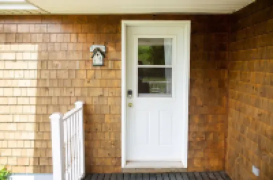 Unit 1 - Bay view duplex cottage near coffee shops, restaurants and beach Hotels in Kings County