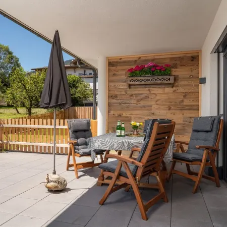 'Lottis Dahuam' Centrally Located Vacation Apartment in Fügen, with Garden & Sauna