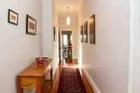 La Rocque Cottage - Pretty, quiet and secluded. Short walk to the Square.