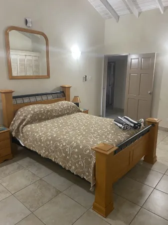 Little Bimshire spacious villa, large pool, private road near shops & bars