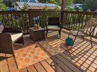Affordable Rustic Modern Family Home-5 minutes to Town!!