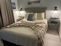 Cozy vacation home away from home. Enjoy the pool from your door step. Hotels in 