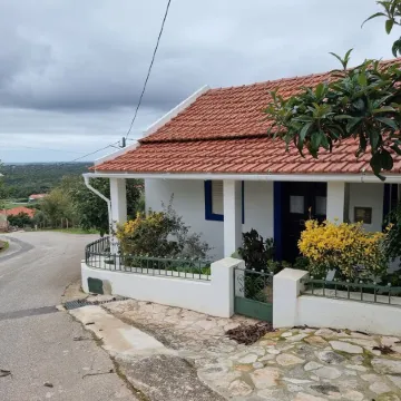 Casa da Ti Alzira - a refuge at the foot of the mountain with a touch of tradition Отели в г. Алькобаса