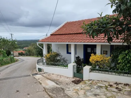 Casa da Ti Alzira - a refuge at the foot of the mountain with a touch of tradition