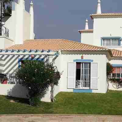 Magnificent Golf Village Cottage, fully equipped, Wifi, large outdoor swimming pool Hotel Exterior