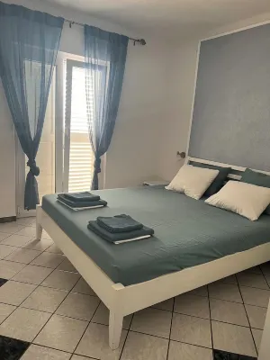 Fe-Wo Valentina by the sea with access to private beach and pool in Cesarica